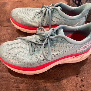 Selling my wife’s Hoka Clifton 8’s in excellent condition! Size 6.5. Ladies.